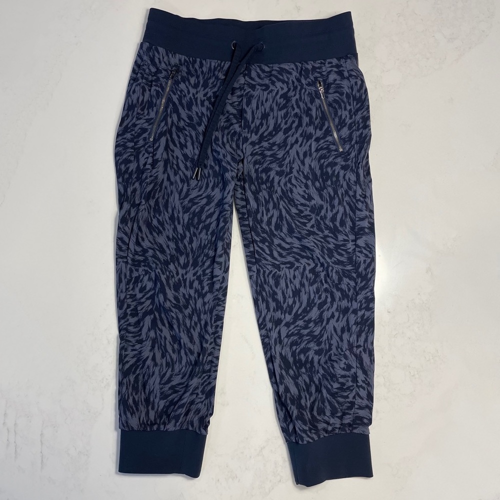 Athleta Trekkie cropped jogger, blue print, size 6P